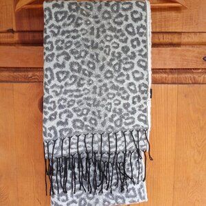 Steve Madden animal print scarf - gray